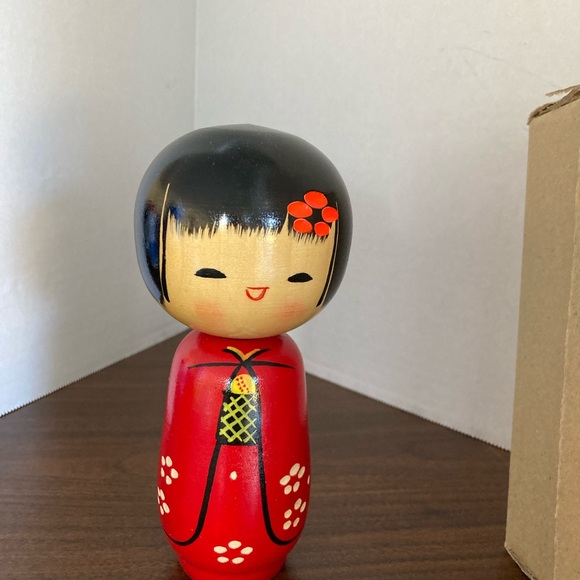 Kokeshi Doll in Red Komono - Picture 2 of 7
